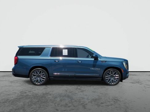 Used 2025 GMC Yukon XL Denali Ultimate AWD/4WD image 9