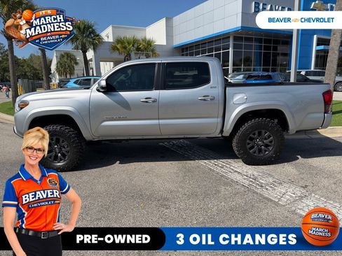 Used 2023 Toyota Tacoma SR5 w/ Technology Package image 7