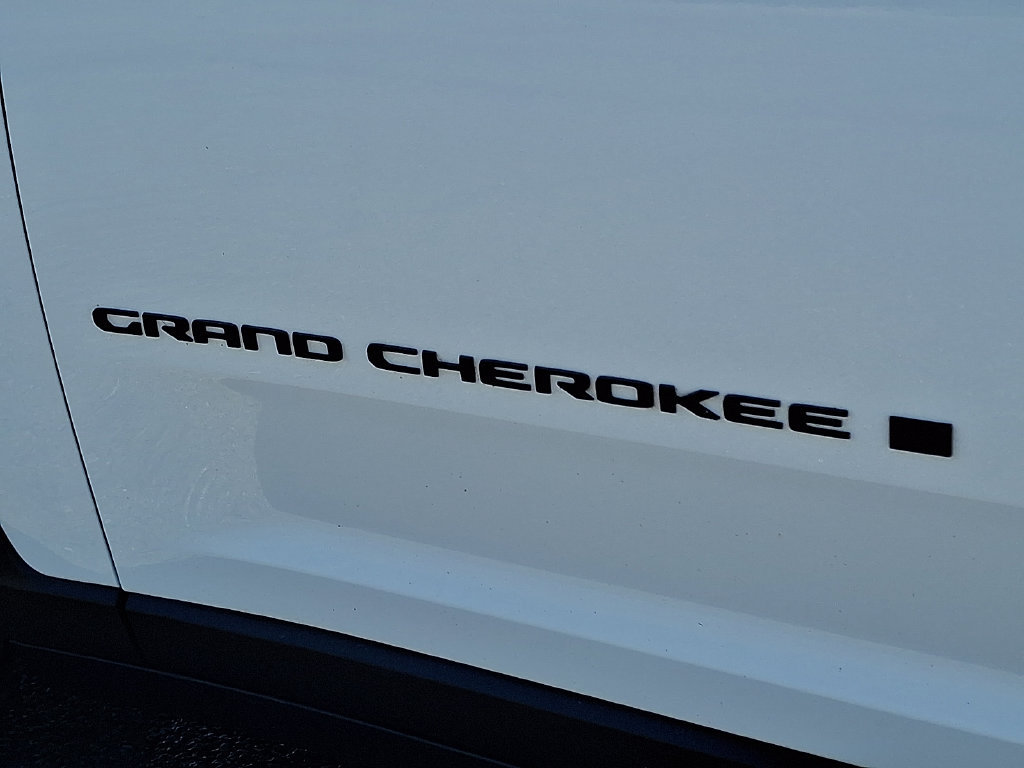 Used 2023 Jeep Grand Cherokee L Laredo AWD/4WD image 30