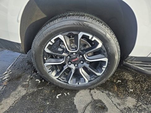 Certified 2023 GMC Yukon XL SLT image 28