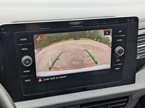 Used 2025 Volkswagen Jetta SE w/ Sunroof Package FWD image 27