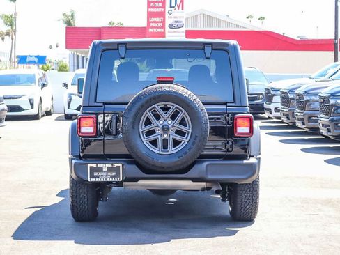 Used 2025 Jeep Wrangler Sport AWD/4WD image 5