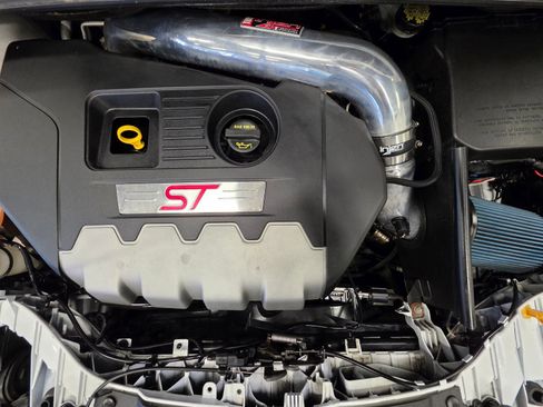 Used 2016 Ford Focus ST w/ Equipment Group 402A FWD image 2
