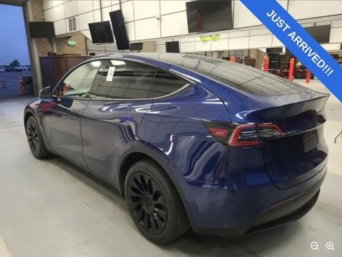 Used 2022 Tesla Model Y Long Range image 3
