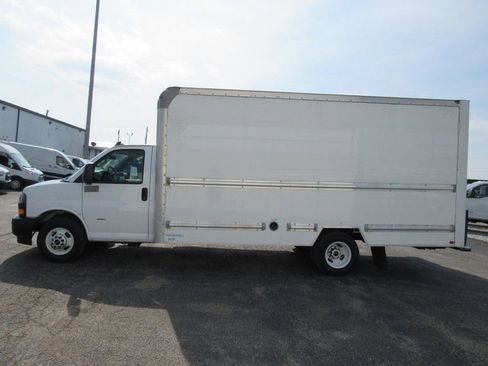 Used 2022 GMC Savana 3500 Extended w/ Power Convenience Package RWD image 6