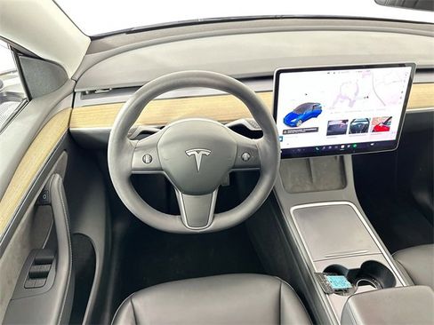 Used 2023 Tesla Model Y Long Range image 11