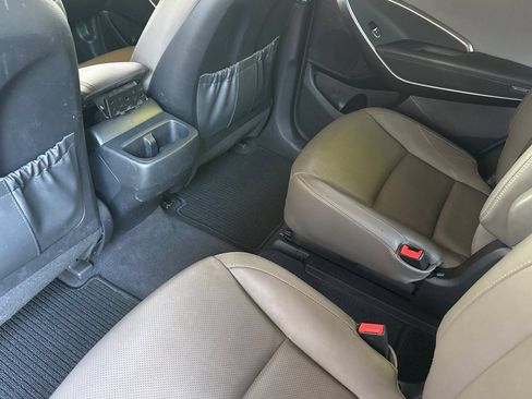Used 2017 Hyundai Santa Fe Limited AWD/4WD image 16