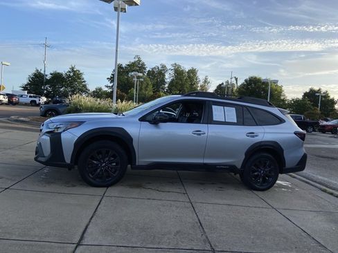 Used 2025 Subaru Outback Onyx Edition AWD/4WD image 6