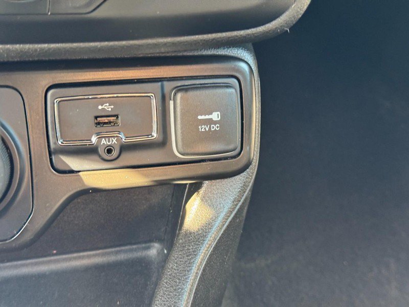 Used 2023 Jeep Renegade Latitude AWD/4WD image 22