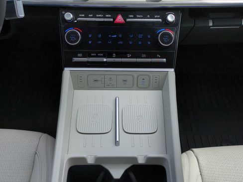 Certified 2025 Hyundai Santa Fe Calligraphy FWD image 18