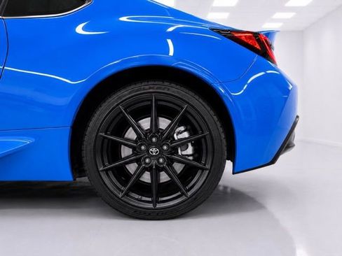 Used 2022 Toyota GR86 Premium RWD image 9