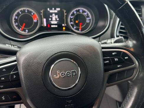 Used 2021 Jeep Cherokee Latitude Plus FWD image 15