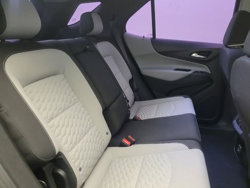Used 2021 Chevrolet Equinox LS image 19