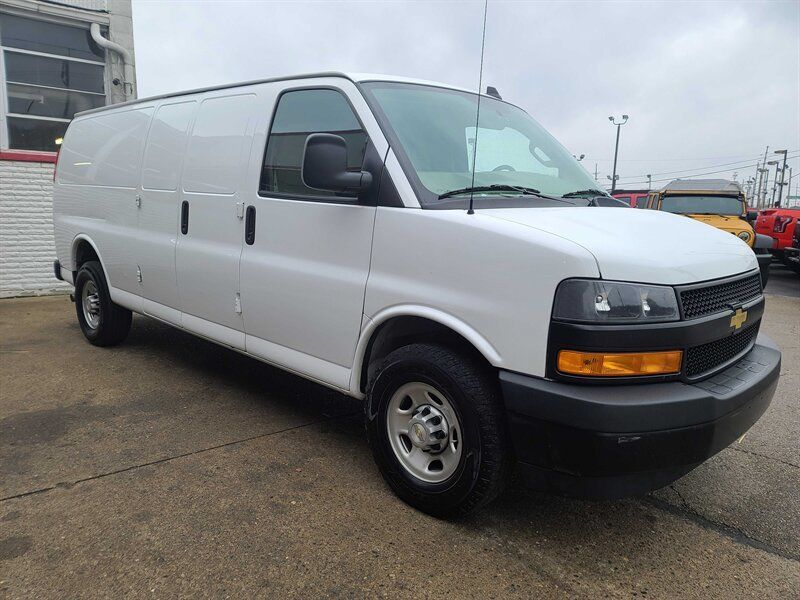 Used 2021 Chevrolet Express 2500 Extended w/ Driver Convenience Package RWD image 4