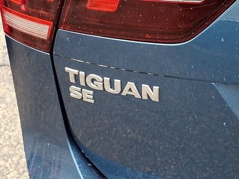 Used 2018 Volkswagen Tiguan SE AWD/4WD image 28