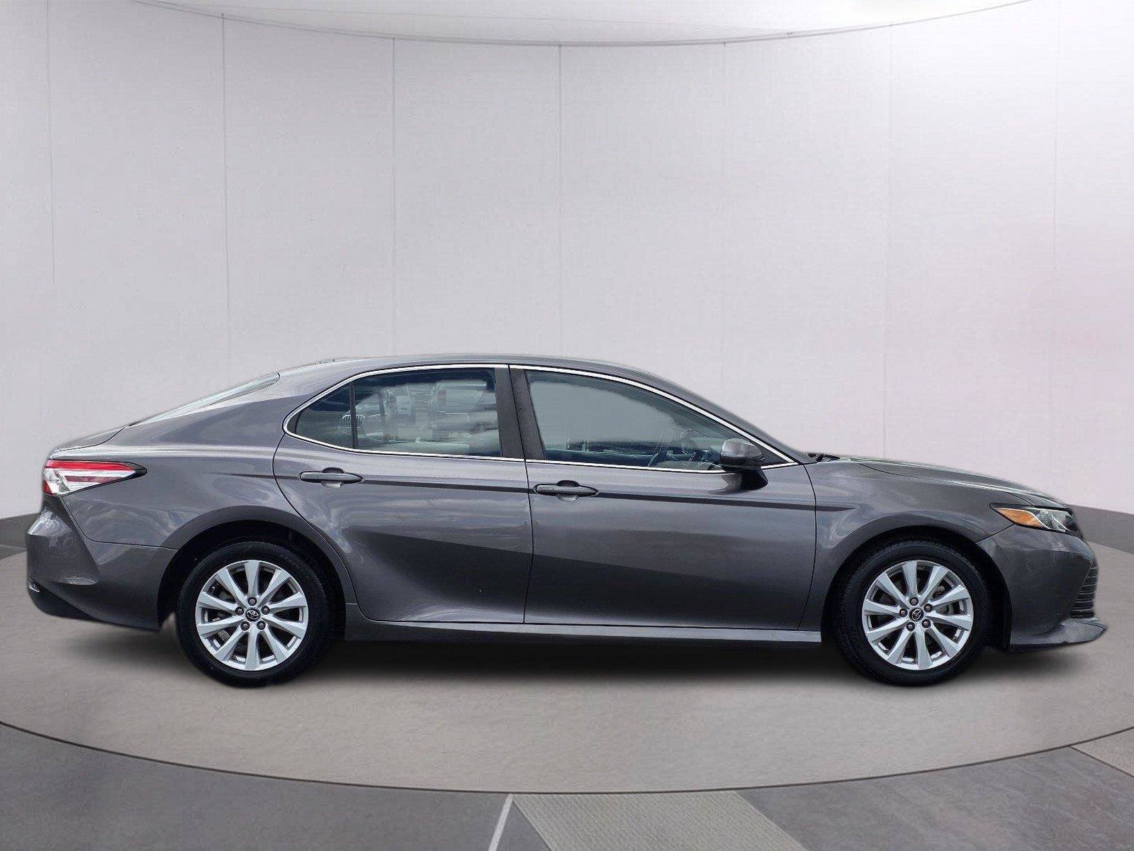 Used 2018 Toyota Camry LE FWD image 4