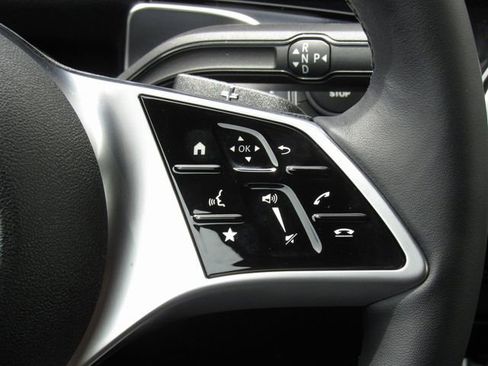 Used 2025 Mercedes-Benz GLB 250 4MATIC image 28