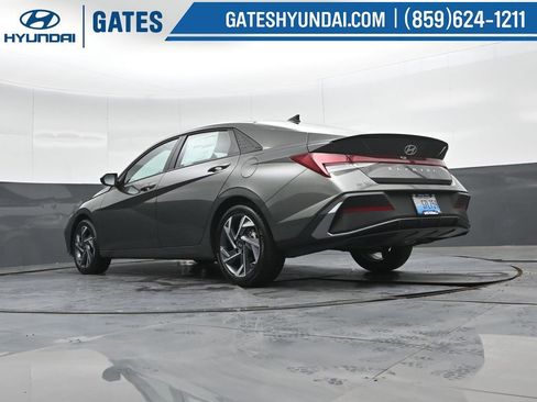 Used 2025 Hyundai Elantra Sport image 42