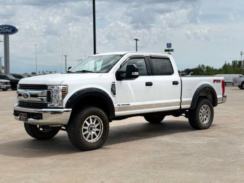 Used 2018 Ford F250 XLT w/ FX4 Off-Road Package AWD/4WD image 3