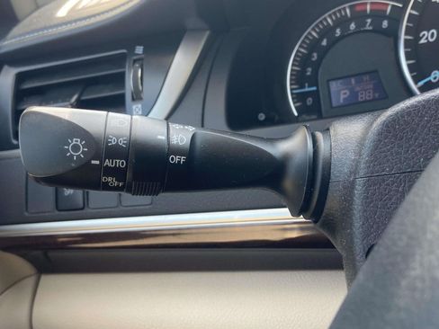 Used 2012 Toyota Camry XLE w/ Convenience Pkg FWD image 24
