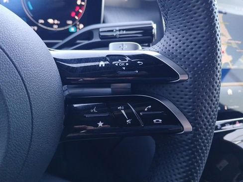 Used 2025 Mercedes-Benz GLC 350e GLC 350e 4MATIC image 26