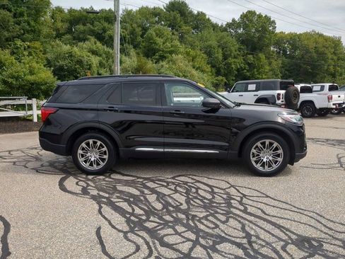 Certified 2025 Ford Explorer Active w/ Active Comfort Package AWD/4WD image 2