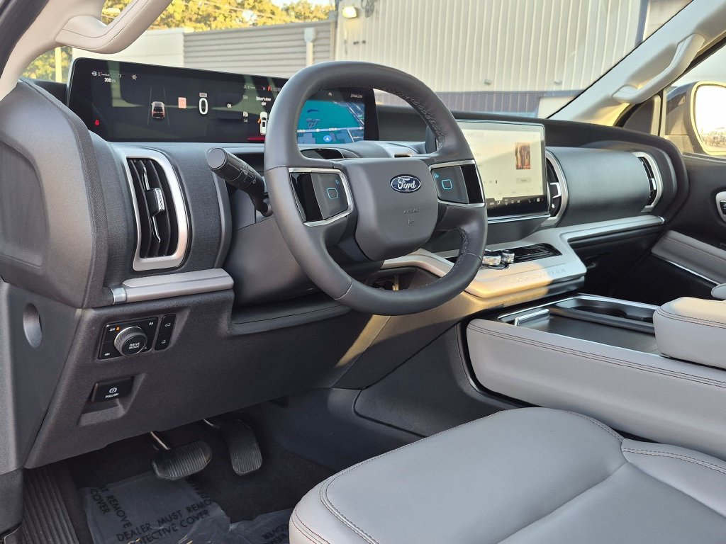 Used 2025 Ford Expedition Active AWD/4WD image 9