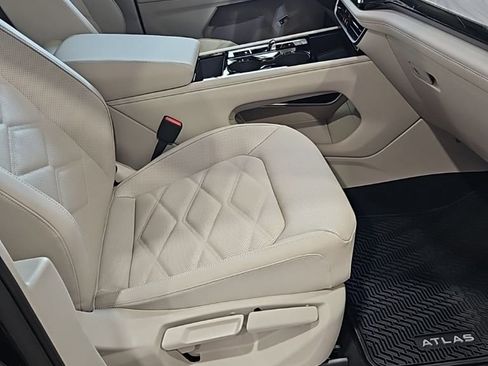 New 2026 Volkswagen Atlas SE FWD image 13