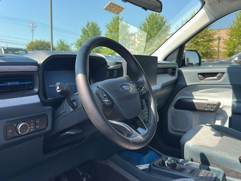Certified 2025 Ford Maverick XLT w/ XLT Luxury Package AWD/4WD image 2