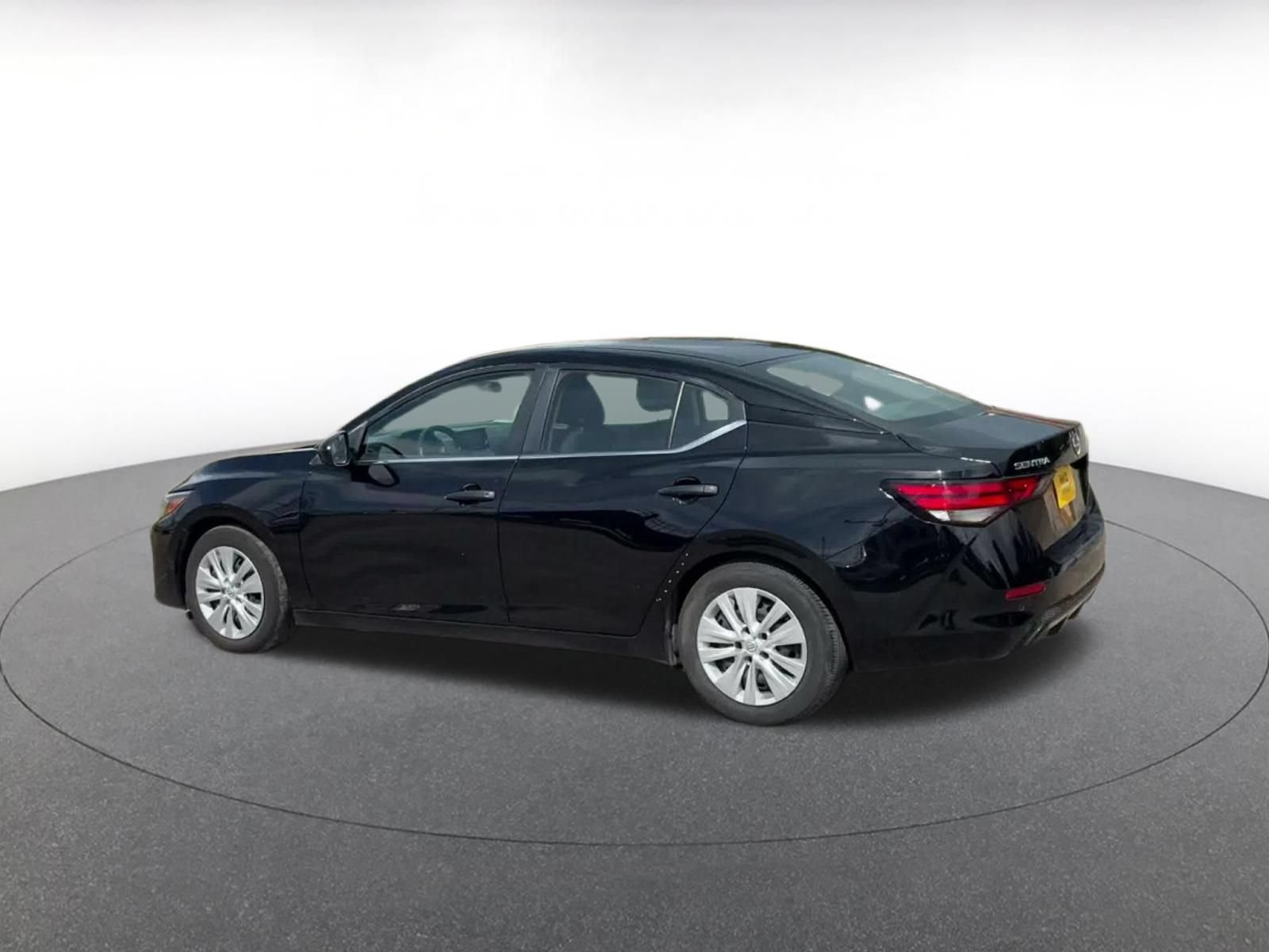 Used 2025 Nissan Sentra S FWD image 9