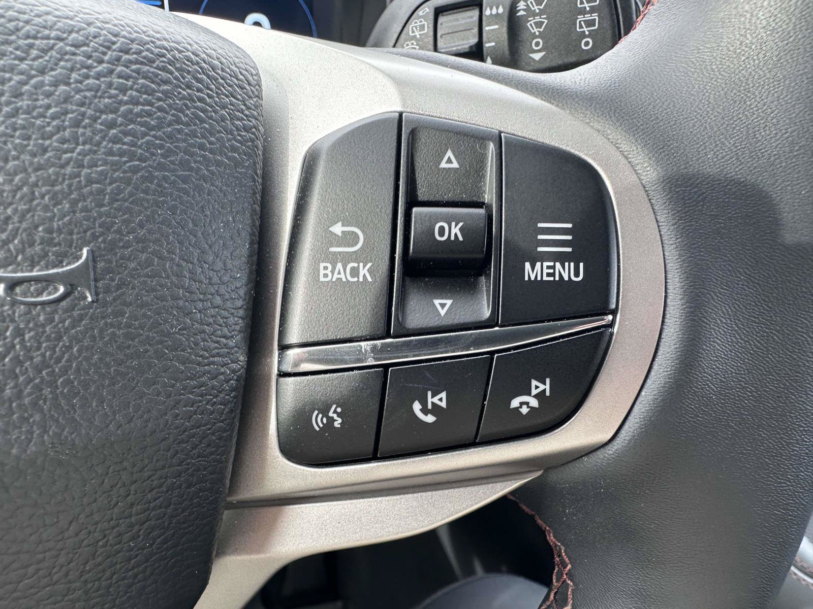 Used 2026 Ford Explorer Active AWD/4WD image 19