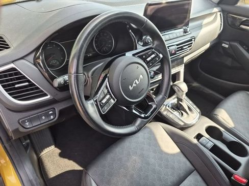 Used 2023 Kia Seltos SX w/ SX Sunroof Package AWD/4WD image 16
