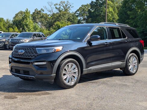 Used 2022 Ford Explorer XLT w/ Equipment Group 202A AWD/4WD image 5