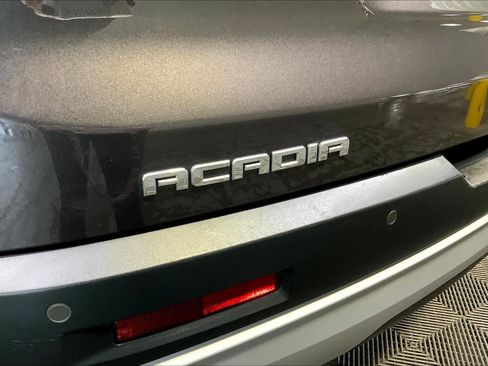 Used 2018 GMC Acadia SLT image 9