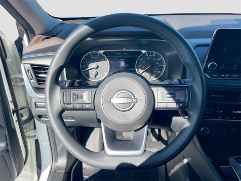 Used 2023 Nissan Rogue SV image 10