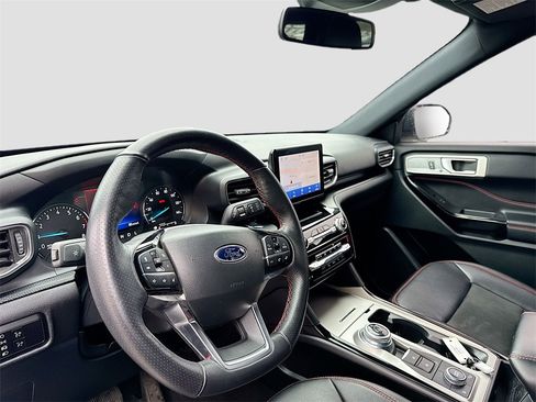 Used 2023 Ford Explorer ST-Line w/ Class IV Trailer Tow Package image 9