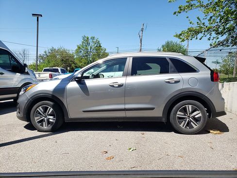 Used 2022 Kia Niro LXS FWD image 3