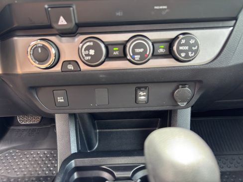 Used 2019 Toyota Tacoma SR5 AWD/4WD image 37