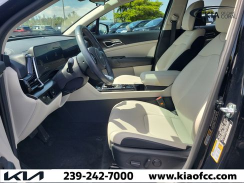 Used 2025 Kia Sportage EX FWD image 19