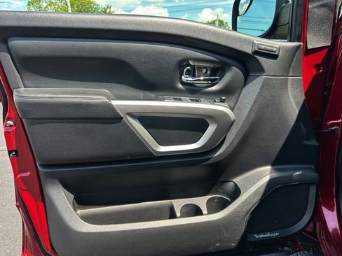 Used 2017 Nissan Titan SL AWD/4WD image 14
