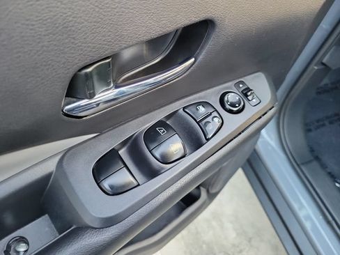 Used 2023 Nissan Kicks SR w/ SR Premium Package FWD image 13