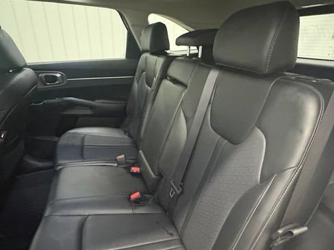 Used 2023 Kia Sorento S w/ Panoramic Sunroof Package AWD/4WD image 9