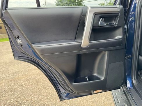 Used 2018 Toyota 4Runner SR5 image 36