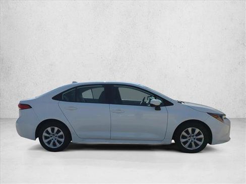 Used 2020 Toyota Corolla LE FWD image 4