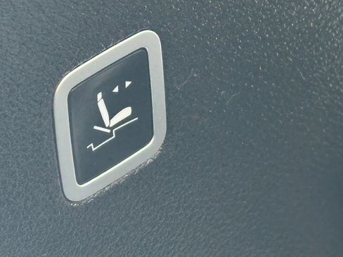 Used 2017 Chrysler Pacifica Touring-L FWD image 25
