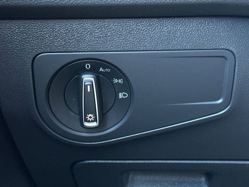 Used 2022 Volkswagen Tiguan SE image 36