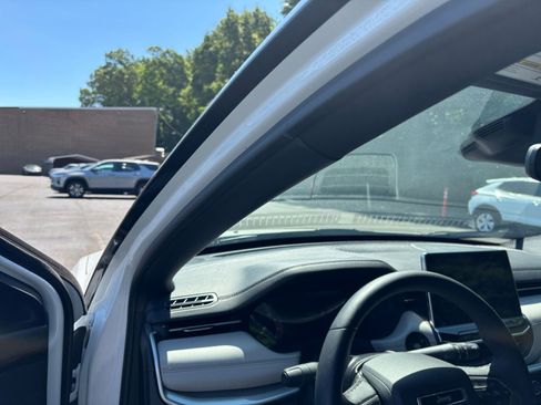 Used 2025 Jeep Compass Limited AWD/4WD image 35