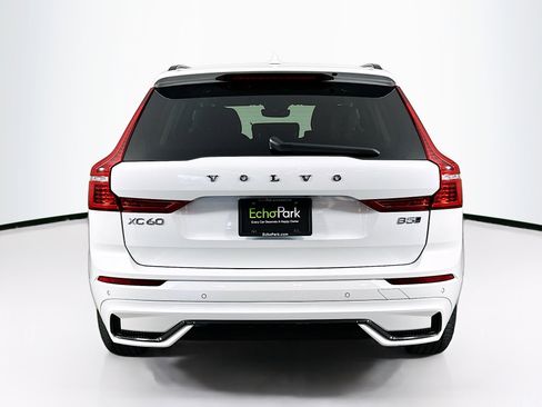 Used 2025 Volvo XC60 B5 Core image 7