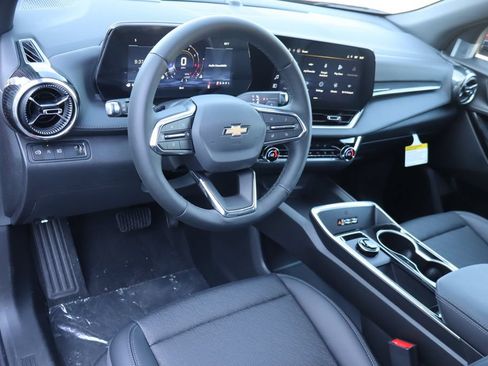 New 2027 Chevrolet Equinox LT w/ Convenience Package II FWD image 6