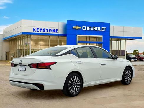 Used 2025 Nissan Altima 2.5 SV FWD image 7